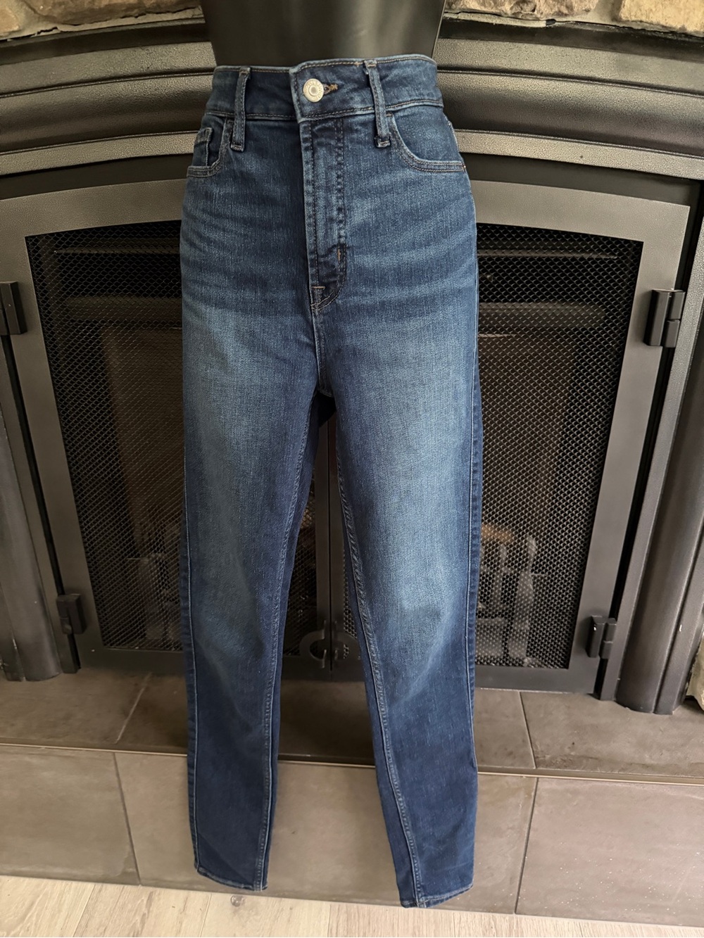 Old Navy ladies Skinny extra high rise  Jeans in Medium Blue Wash 4 Tall